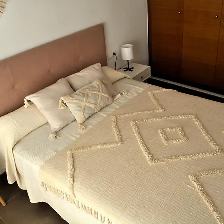 Belman, 2 Dormitorios, By Bookindenia * Denia